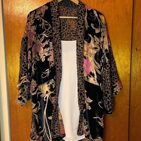 Burn out velvet with animal print Caftan - Picture 1 of 8